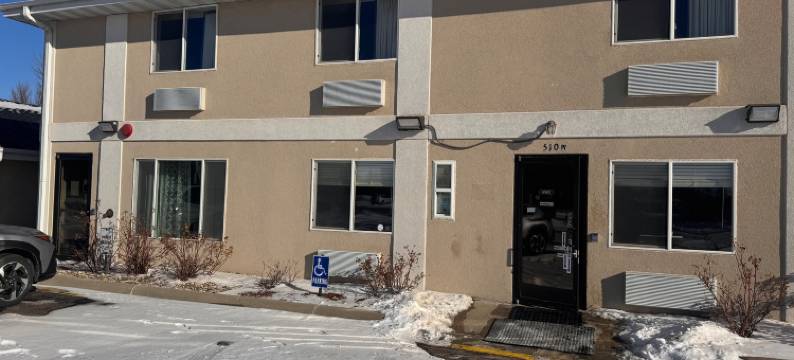 德尔拉皮兹比尔马套房酒店靠近苏福尔斯(Bilmar Inn & Suites Dell Rapids Near Sioux Falls)图片