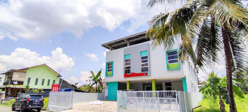 红门酒店-近萨特里亚体育馆区(RedDoorz Syariah Near Gor Satria Area)图片