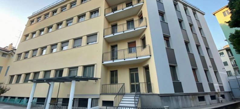 鲍勃W提奇内塞(Bob W Ticinese)图片