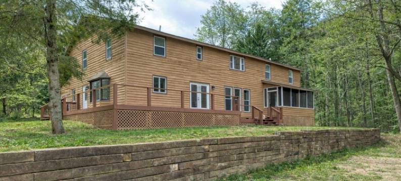 四卧室小屋在狼溪 - 钓鱼，徒步，新河乐趣和霍基周末(4Br Lodge on Wolf Creek - Fishing, Hiking, New River Fun and Hokie Weekends)图片