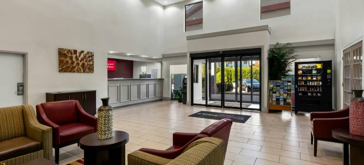 亚特兰大机场南红顶PLUS套房酒店(Red Roof Plus+ & Suites Atlanta Airport South)图片