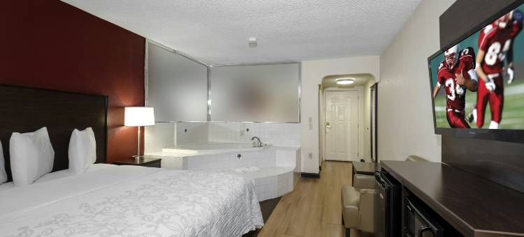 欧佩莱卡红屋顶普拉斯套房旅馆(Red Roof Plus+ & Suites Opelika)图片