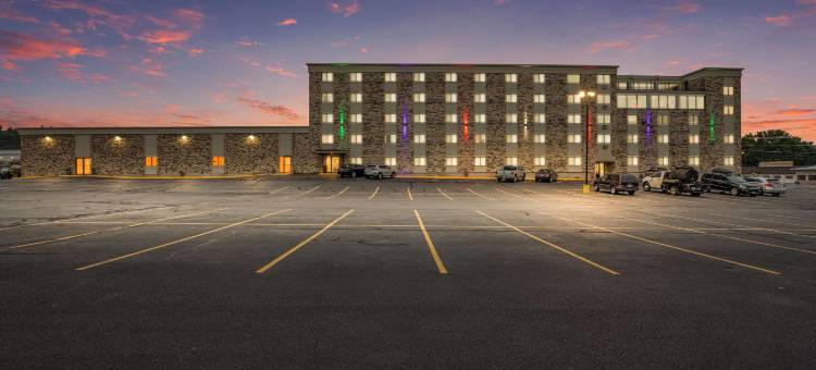 巴拉布活动中心温德姆阿美瑞辛套房酒店(AmericInn & Suites By Wyndham Baraboo Event Center)图片