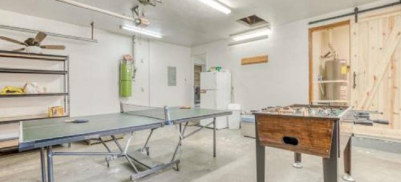 Monmouth Family Retreat Hot Tub, Game Room图片