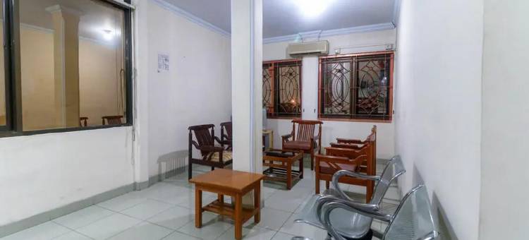 红多兹Plus 酒店-近WTC巴塘哈利商场(RedDoorz Plus Near WTC Batanghari Mall)图片