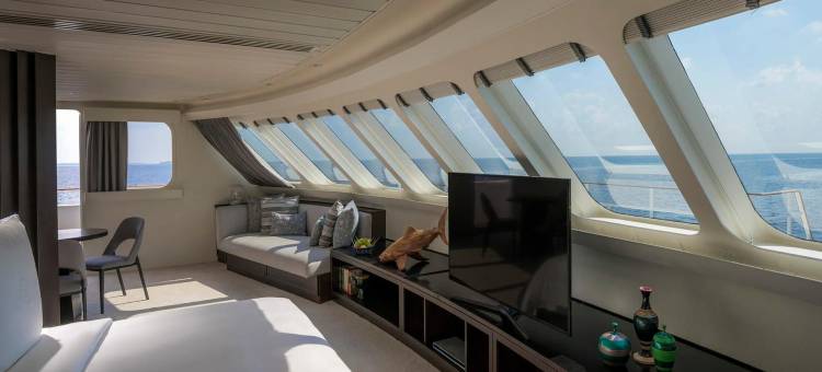帕劳四季探索号-巡航度假村(Four Seasons Explorer Palau - Cruising Resort)图片