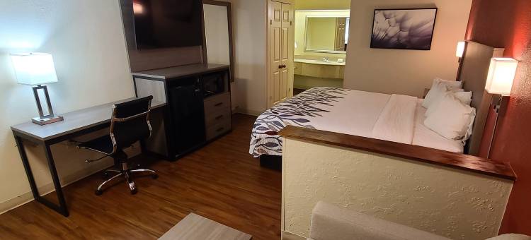 诺曼湖伊克诺拉奇套房酒店(Red Roof Inn & Suites Cornelius - Lake Norman)图片