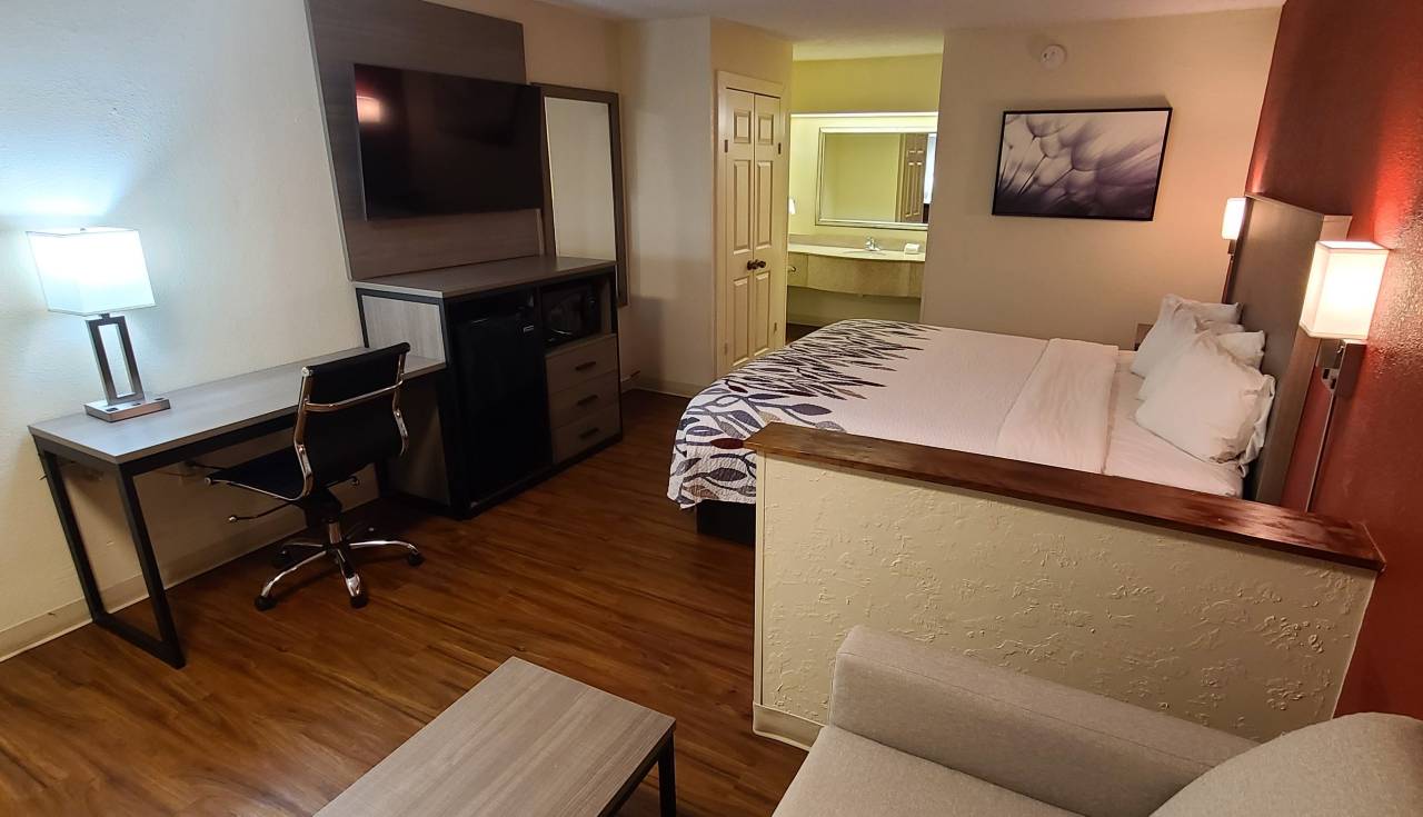 诺曼湖伊克诺拉奇套房酒店(Red Roof Inn & Suites Cornelius - Lake Norman)