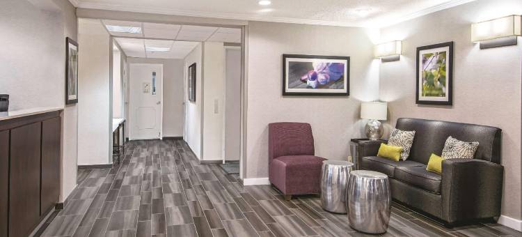 休斯顿贝敦东拉昆塔温德姆套房酒店(La Quinta Inn & Suites by Wyndham Houston Baytown East)图片