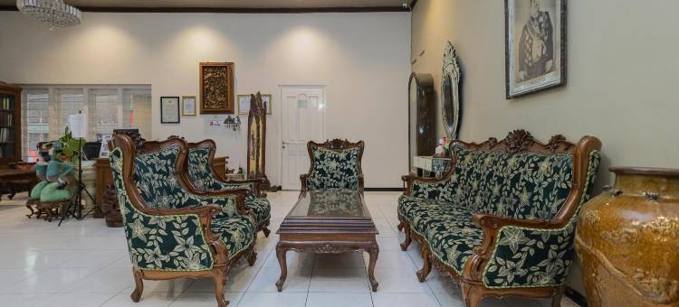 红门酒店加 @ 斯温住宿拉亚朗塞普(RedDoorz Plus at Swun Stay Raya Langsep)图片