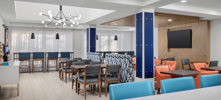 智选假日套房酒店格林斯伯勒 - 机场地区(Holiday Inn Express & Suites Greensboro - Airport Area)图片