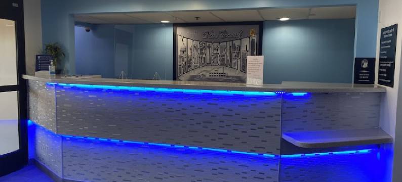 奥利夫布兰奇温德姆速 8 酒店(Hometown Place)图片