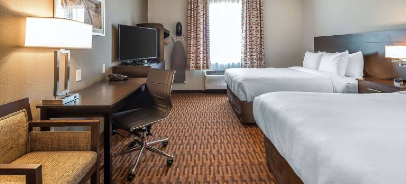 米德兰 I-20 郊区开放式客房(Suburban Studios Midland I-20)图片