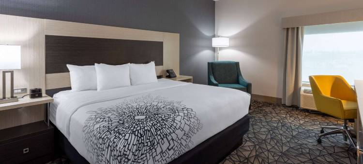 肖尔伍德拉昆塔温德姆套房酒店(La Quinta Inn & Suites by Wyndham Shorewood)图片