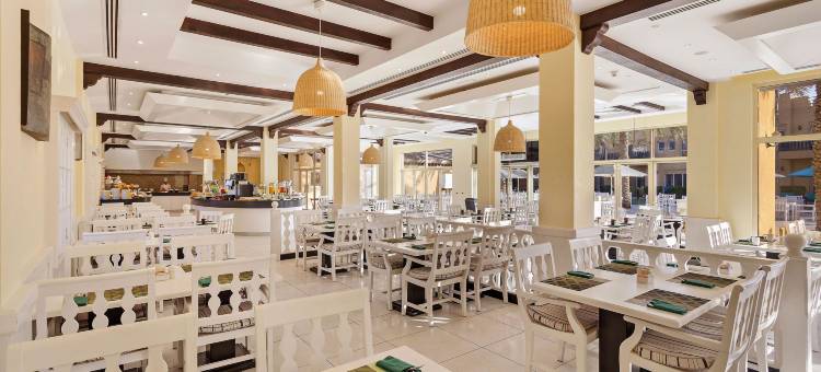 哈姆拉村酒店(Al Hamra Village Hotel)图片