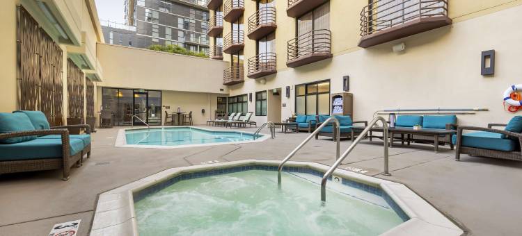 湾沿贝斯特韦斯特优质酒店(Best Western Plus Bayside Inn)图片