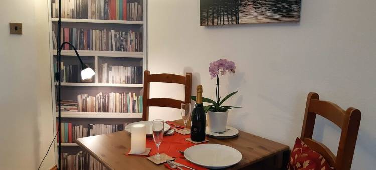 凯西克花园公寓，适合2人，地理位置优越，靠近各类配套设施(Keswick, Garden Apartment for 2. Excellent location.Convenient for all amenities)图片