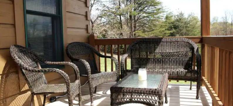 Mountain Views / Golf / Hot Tub / Cozy Cabin!图片