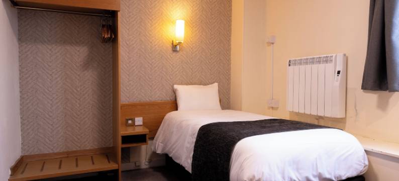 特拉福德酒店 - 格林国王旅馆(De Trafford Arms by Chef & Brewer Collection)图片