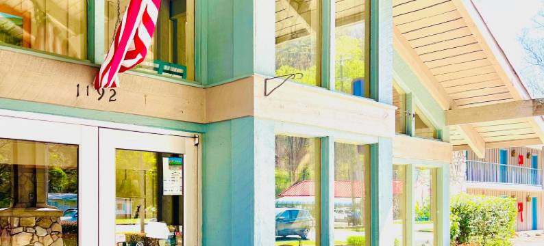 河畔新发现小屋(Newfound Lodge on the river)图片