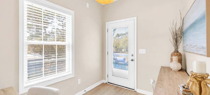 FULLY RENOVATED Oak Island Oasis: 1.5 blocks to beach. Pet & family friendly!图片