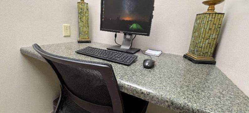 锡达拉皮兹戴斯套房酒店(Days Inn & Suites by Wyndham Cedar Rapids)图片