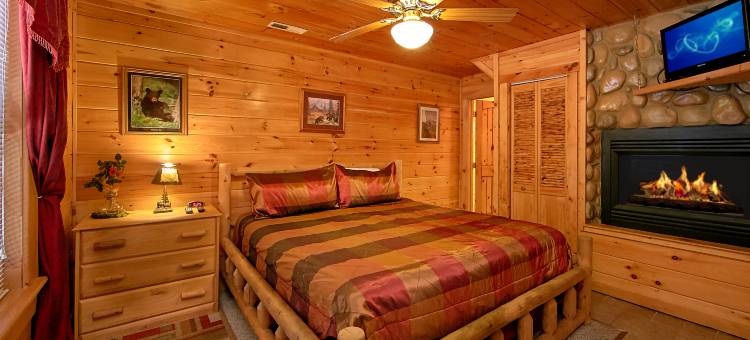 Private Wooded Setting with Game Room and Hot Tub - Stunning Rustic Haven图片