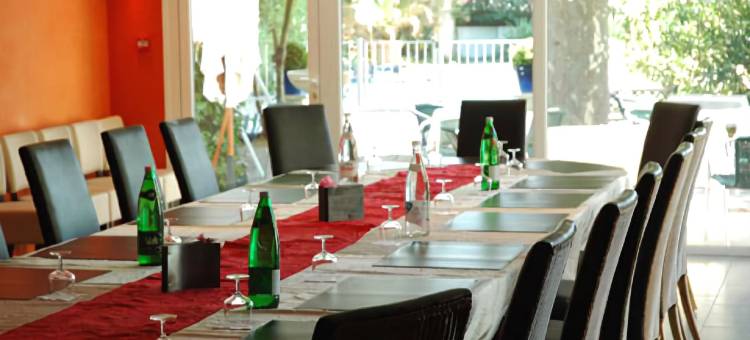 洛伊乐普林通斯酒店(Logis le Printemps Hôtel Restaurant - Montélimar)图片