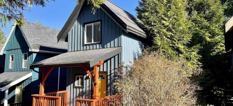 黑熊小屋酒店(Waterfront Timber Frame Cottage!)图片