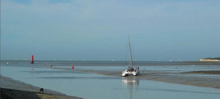 塞祖尔阿菲尔拉罗歇尔米尼姆酒店(Séjours & Affaires la Rochelle les Minimes)图片