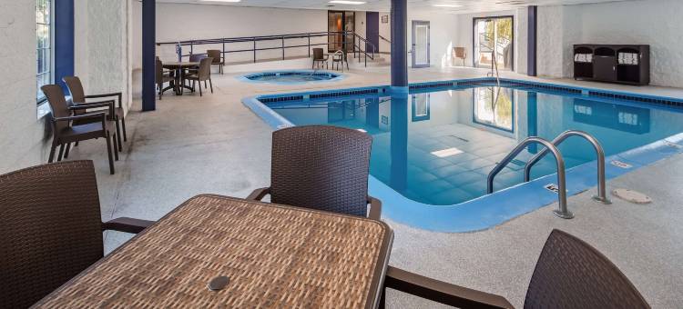 Charlevoix Inn & Suites SureStay Collection by Best Western(Charlevoix Inn & Suites SureStay Collection by Best Western)图片