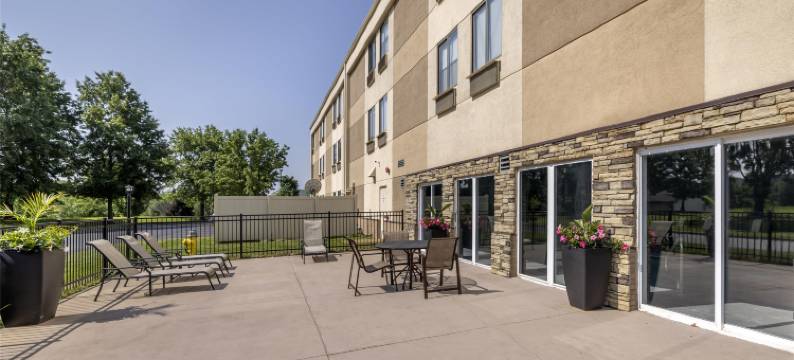 贝斯特韦斯特优质里之山峰套房酒店(Best Western Plus Lees Summit Hotel  Suites)图片