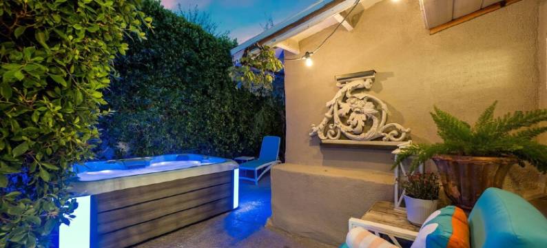 Center of it All!- Adobe Cottage Unit A图片