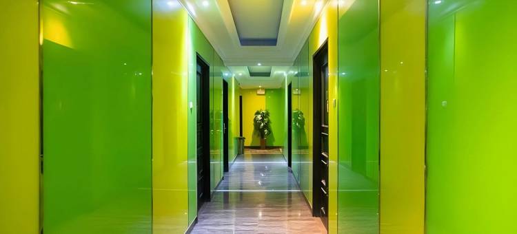 红多兹Plus酒店-近新邦提加特里塔亚萨芝勒贡(RedDoorz Plus Near Simpang Tiga Tritayasa Cilegon)图片