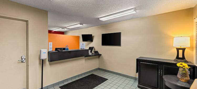 郊区工作室温斯顿塞勒姆靠近汉斯购物中心(Suburban Studios Winston-Salem Near Hanes Mall)图片