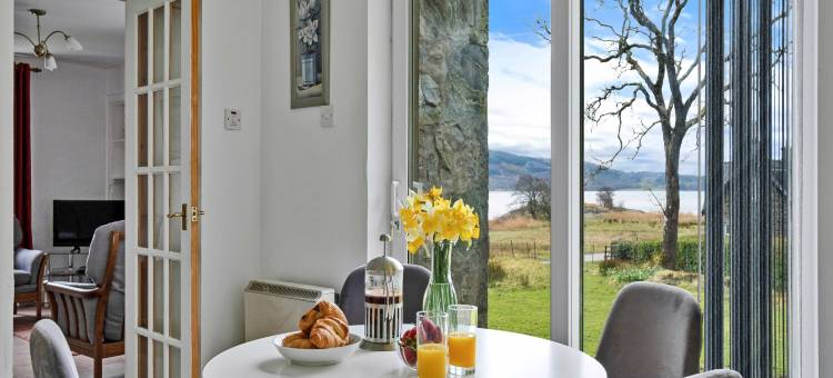 Cottage by Loch with Stunning Views图片