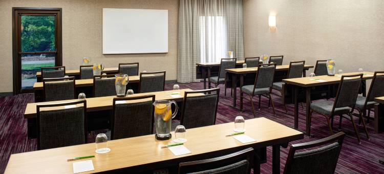 东路易斯威尔万怡酒店(Courtyard Louisville East)图片