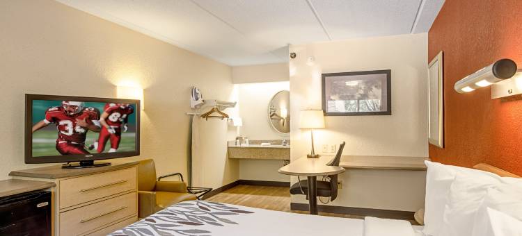 格林斯伯勒体育馆红屋顶酒店(Red Roof Inn Greensboro Coliseum)图片