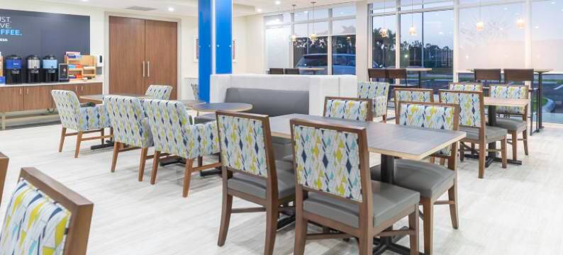 迈尔斯堡机场智选假日套房酒店(Holiday Inn Express & Suites FORT MYERS AIRPORT by IHG)图片