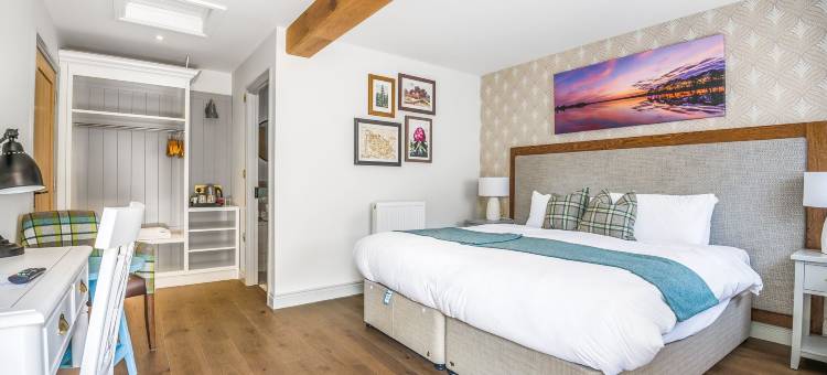 瓦尔汉普顿阿尔姆斯酒店(The Walhampton Arms)图片