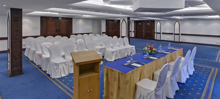 Sarovar Portico印度的苍鹭(The Heron by Sarovar Portico India)图片