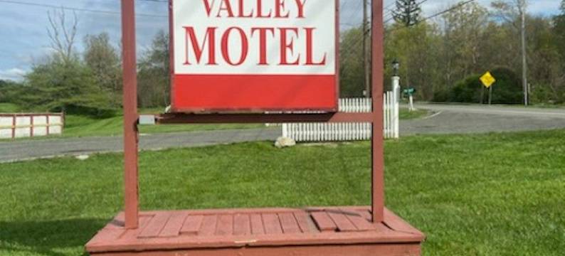 西斯托克布里奇欢乐谷汽车旅馆(Pleasant Valley Motel West Stockbridge)图片