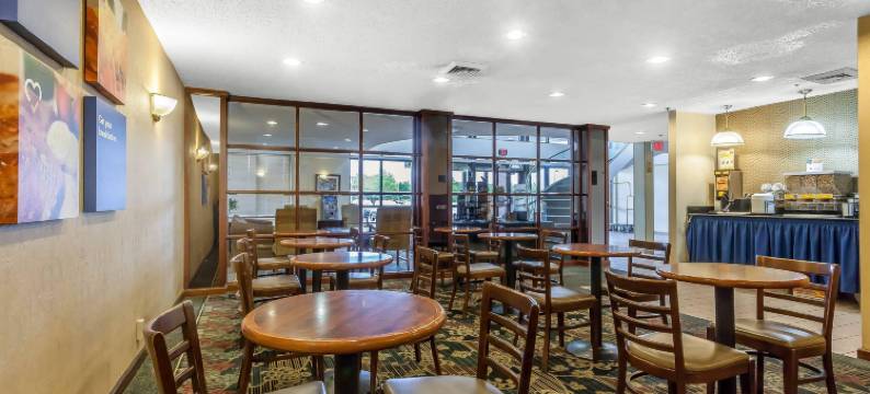 克里夫兰机场舒适酒店(Comfort Inn Cleveland Airport)图片