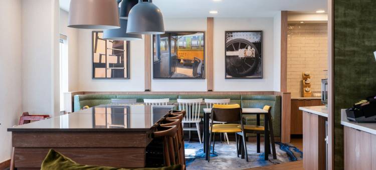 亚特兰大肯纳瑟万枫套房酒店(Fairfield Inn & Suites Atlanta Kennesaw)图片