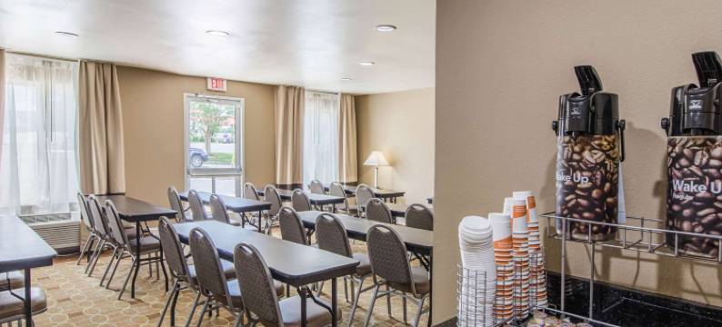 舒适套房酒店-近格林伍德大学(Comfort Inn & Suites Greenwood Near University)图片