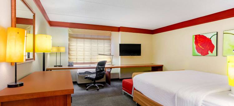 罗利克拉布特里拉昆塔温德姆套房酒店(La Quinta Inn & Suites by Wyndham Raleigh Crabtree)图片