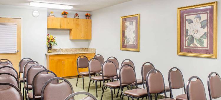 伊克诺旅馆-罗利靠近核桃溪露天剧场(Econo Lodge Raleigh Near Walnut Creek Amphitheatre)图片