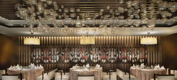 亚丁日松贡布皇冠假日酒店图片