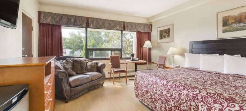 埃德蒙顿东部Travelodge by Wyndham酒店(Travelodge by Wyndham Edmonton East)图片