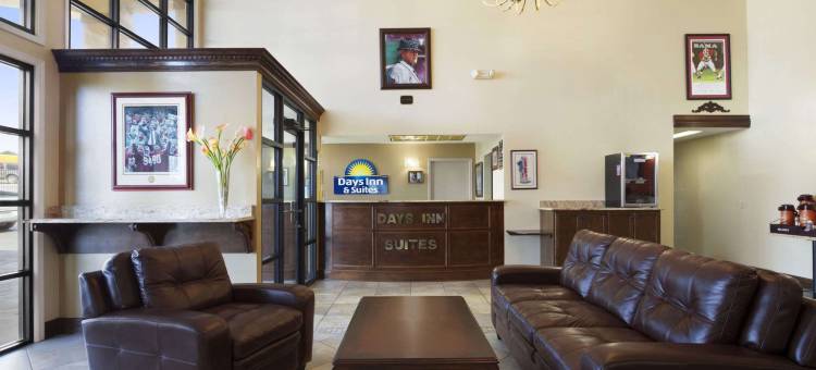 塔斯卡卢萨阿拉巴马大学戴斯套房酒店(Days Inn & Suites by Wyndham Tuscaloosa - Univ. of Alabama)图片